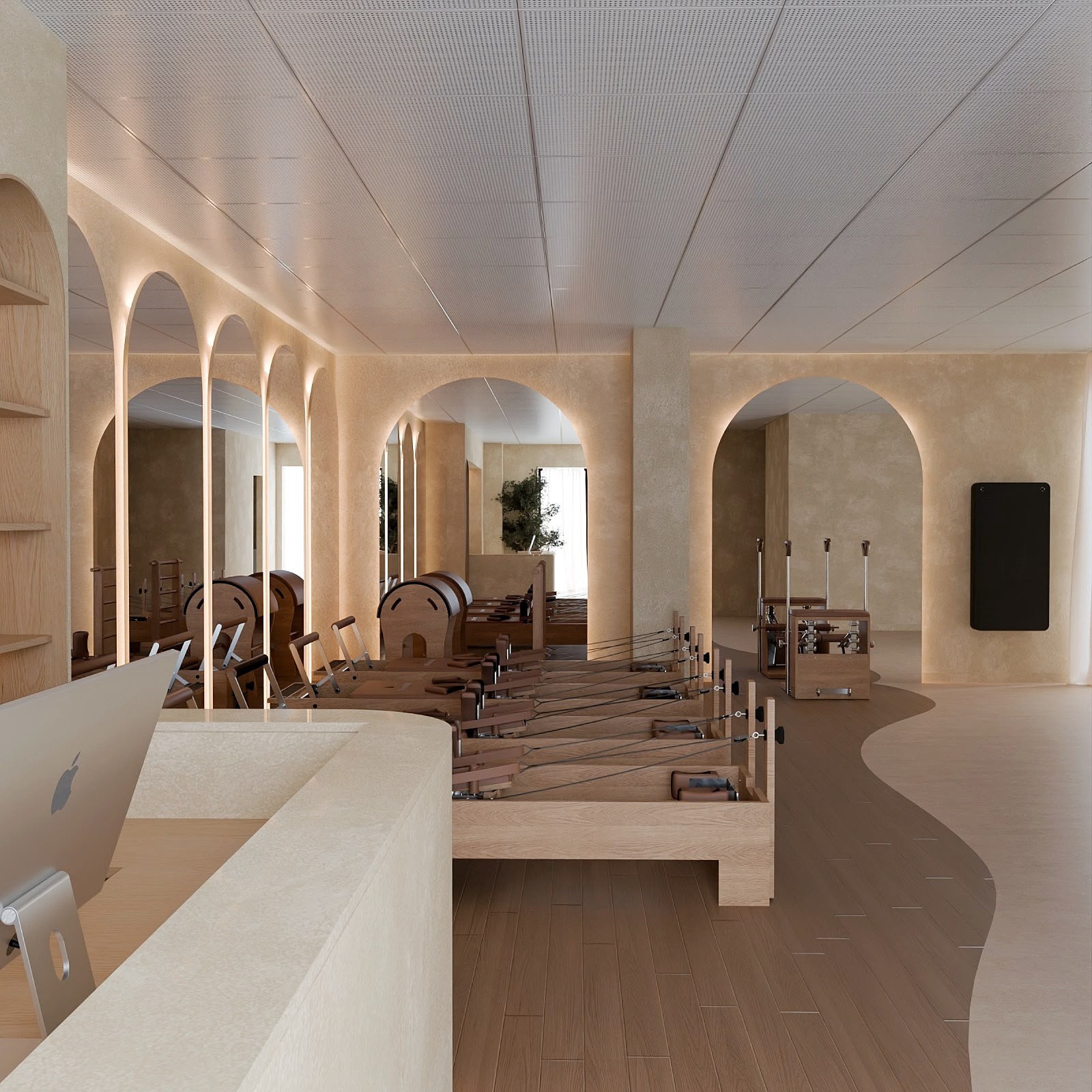 Sala principal com arcos, espelhos e aparelhos de pilates